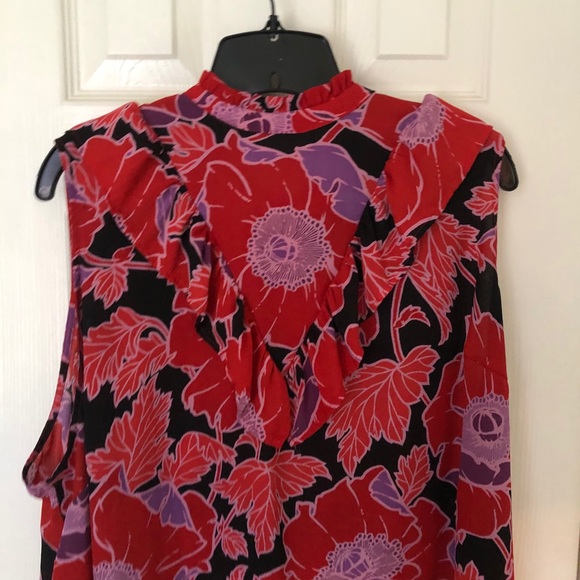 Red Floral Mock Neck Tank Blouse - Picture 4 of 7